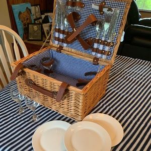4 Person Picnic Basket set